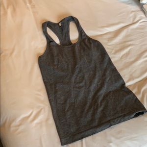 Gray swiftly tank, size 6